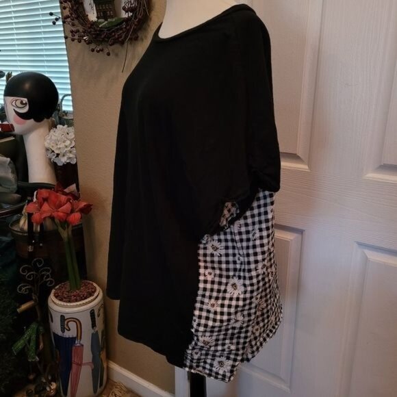 Torrid top pop over black white buffalo print Daisy daisies floral 3 3X - Picture 1 of 6